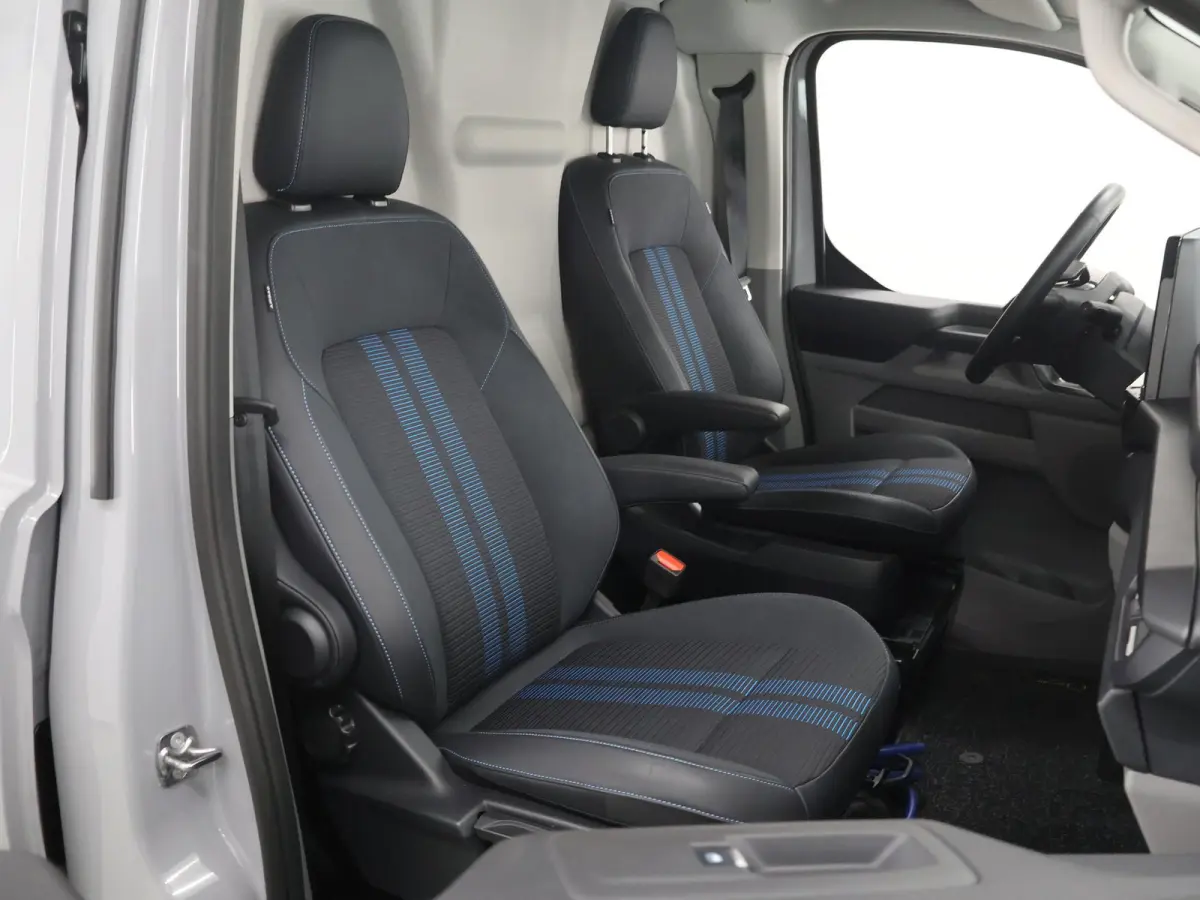 320 | L2 H1 | SPORT | 2-ZITS | LED KOPLAMPEN | ADAPTIVE CRUISE CONTROL | NAVIGATIE | ACHTERUITRIJCAMERA | STOELVERWARMING | STUURWIELVERWARMING | CLIMATE CONTROL | BOM VOL IN OPTIES