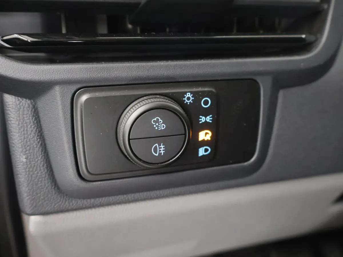 320 | L2 H1 | SPORT | 2-ZITS | LED KOPLAMPEN | ADAPTIVE CRUISE CONTROL | NAVIGATIE | ACHTERUITRIJCAMERA | STOELVERWARMING | STUURWIELVERWARMING | CLIMATE CONTROL | BOM VOL IN OPTIES