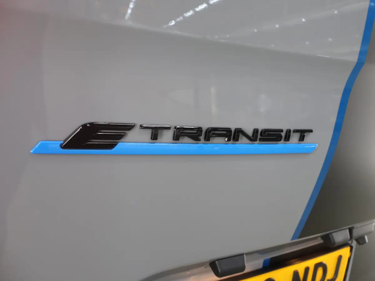 320 | L2 H1 | SPORT | 2-ZITS | LED KOPLAMPEN | ADAPTIVE CRUISE CONTROL | NAVIGATIE | ACHTERUITRIJCAMERA | STOELVERWARMING | STUURWIELVERWARMING | CLIMATE CONTROL | BOM VOL IN OPTIES