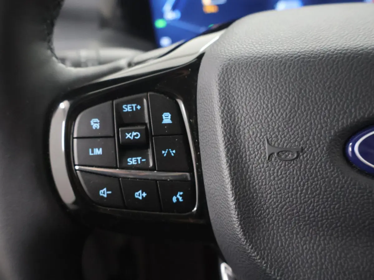 320 | L2 H1 | SPORT | 2-ZITS | LED KOPLAMPEN | ADAPTIVE CRUISE CONTROL | NAVIGATIE | ACHTERUITRIJCAMERA | STOELVERWARMING | STUURWIELVERWARMING | CLIMATE CONTROL | BOM VOL IN OPTIES