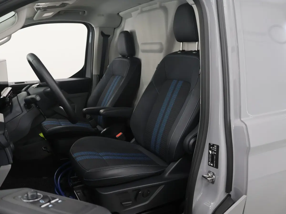 320 | L2 H1 | SPORT | 2-ZITS | LED KOPLAMPEN | ADAPTIVE CRUISE CONTROL | NAVIGATIE | ACHTERUITRIJCAMERA | STOELVERWARMING | STUURWIELVERWARMING | CLIMATE CONTROL | BOM VOL IN OPTIES