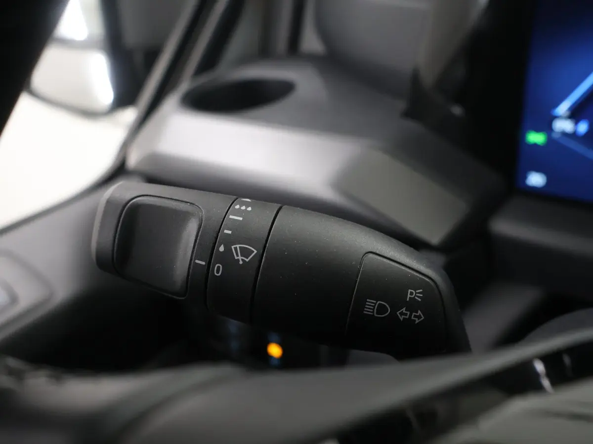 320 | L2 H1 | SPORT | 2-ZITS | LED KOPLAMPEN | ADAPTIVE CRUISE CONTROL | NAVIGATIE | ACHTERUITRIJCAMERA | STOELVERWARMING | STUURWIELVERWARMING | CLIMATE CONTROL | BOM VOL IN OPTIES