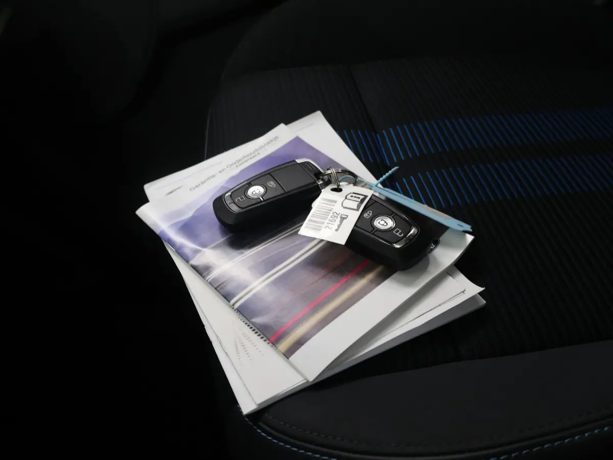 320 | L2 H1 | SPORT | 2-ZITS | LED KOPLAMPEN | ADAPTIVE CRUISE CONTROL | NAVIGATIE | ACHTERUITRIJCAMERA | STOELVERWARMING | STUURWIELVERWARMING | CLIMATE CONTROL | BOM VOL IN OPTIES