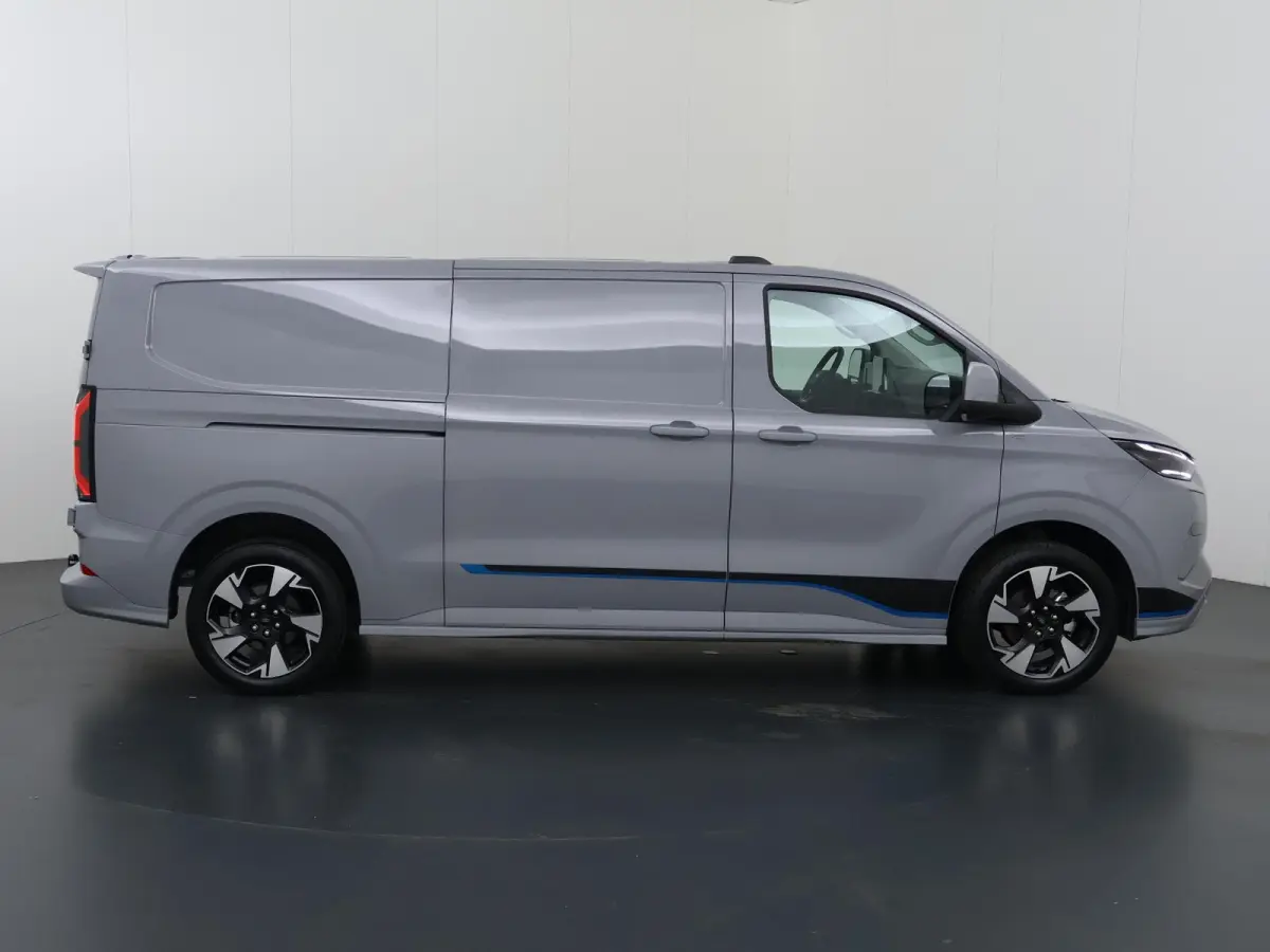 320 | L2 H1 | SPORT | 2-ZITS | LED KOPLAMPEN | ADAPTIVE CRUISE CONTROL | NAVIGATIE | ACHTERUITRIJCAMERA | STOELVERWARMING | STUURWIELVERWARMING | CLIMATE CONTROL | BOM VOL IN OPTIES