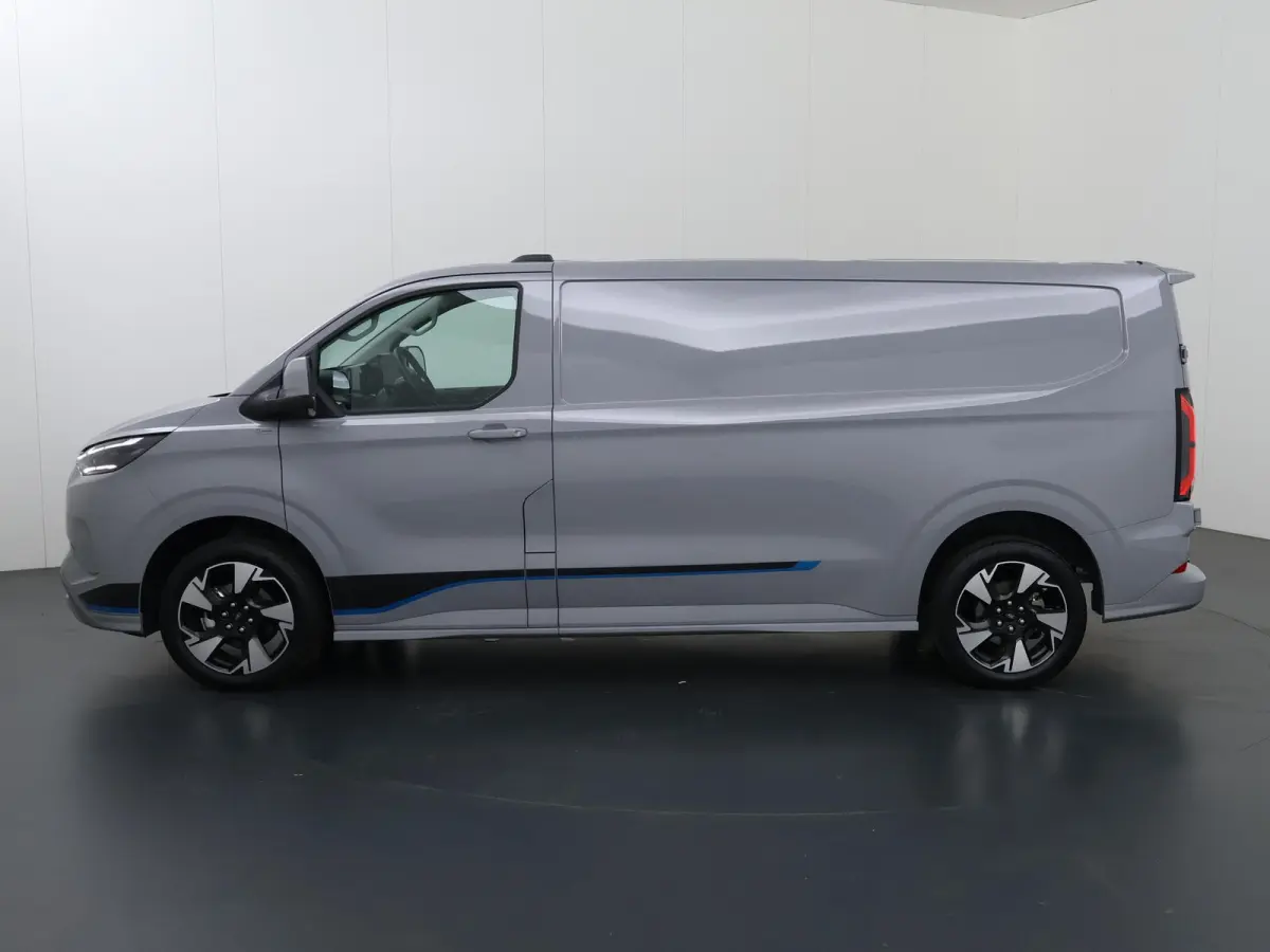 320 | L2 H1 | SPORT | 2-ZITS | LED KOPLAMPEN | ADAPTIVE CRUISE CONTROL | NAVIGATIE | ACHTERUITRIJCAMERA | STOELVERWARMING | STUURWIELVERWARMING | CLIMATE CONTROL | BOM VOL IN OPTIES