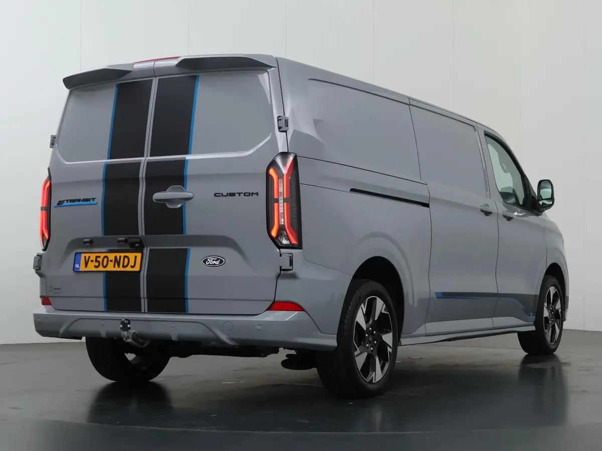 320 | L2 H1 | SPORT | 2-ZITS | LED KOPLAMPEN | ADAPTIVE CRUISE CONTROL | NAVIGATIE | ACHTERUITRIJCAMERA | STOELVERWARMING | STUURWIELVERWARMING | CLIMATE CONTROL | BOM VOL IN OPTIES