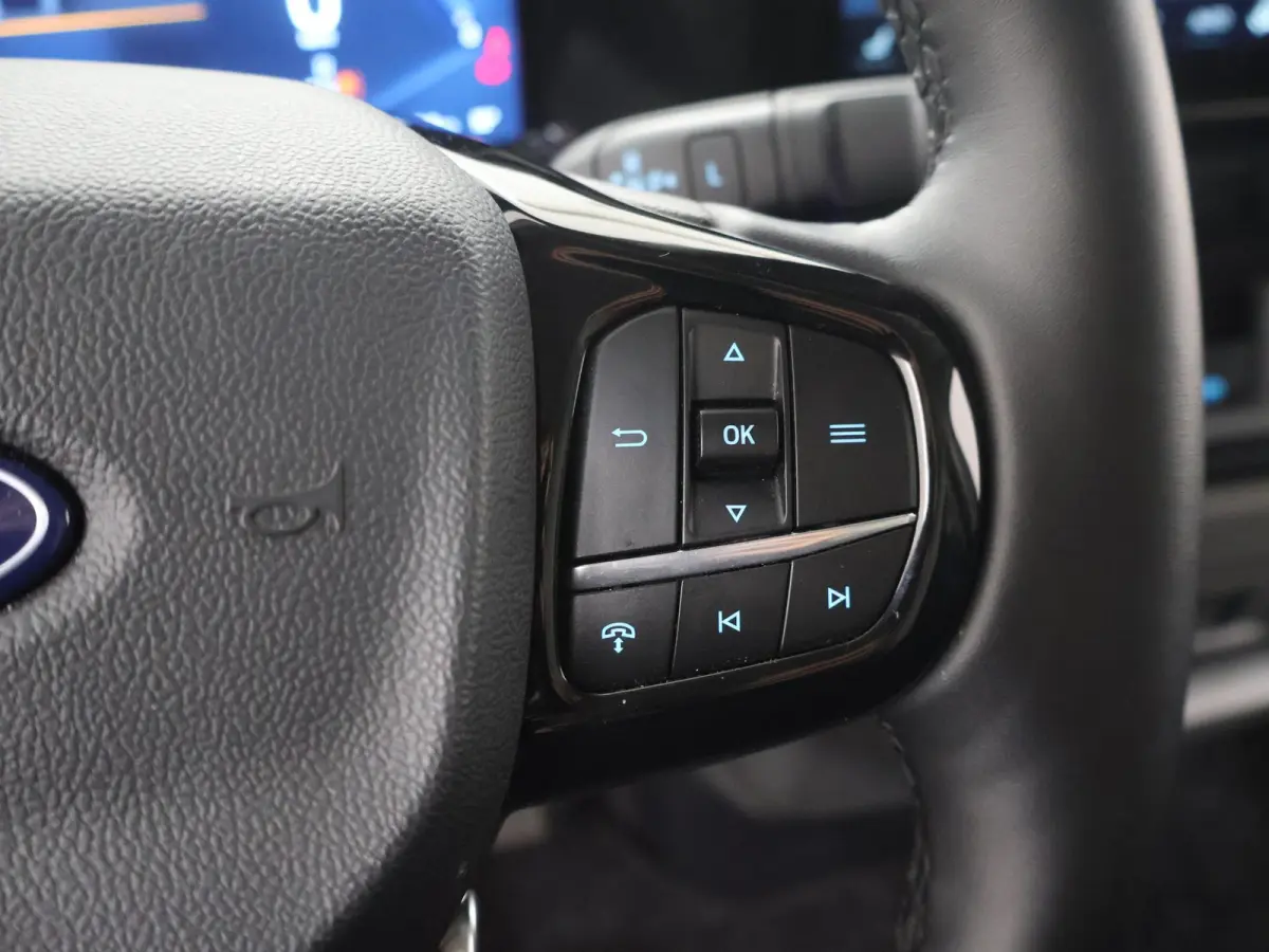 320 | L2 H1 | SPORT | 2-ZITS | LED KOPLAMPEN | ADAPTIVE CRUISE CONTROL | NAVIGATIE | ACHTERUITRIJCAMERA | STOELVERWARMING | STUURWIELVERWARMING | CLIMATE CONTROL | BOM VOL IN OPTIES