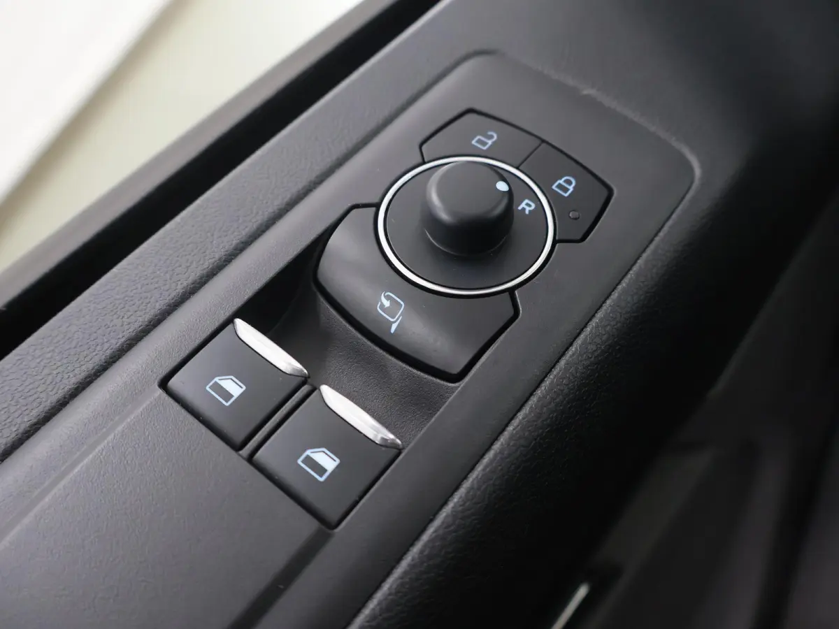 320 | L2 H1 | SPORT | 2-ZITS | LED KOPLAMPEN | ADAPTIVE CRUISE CONTROL | NAVIGATIE | ACHTERUITRIJCAMERA | STOELVERWARMING | STUURWIELVERWARMING | CLIMATE CONTROL | BOM VOL IN OPTIES
