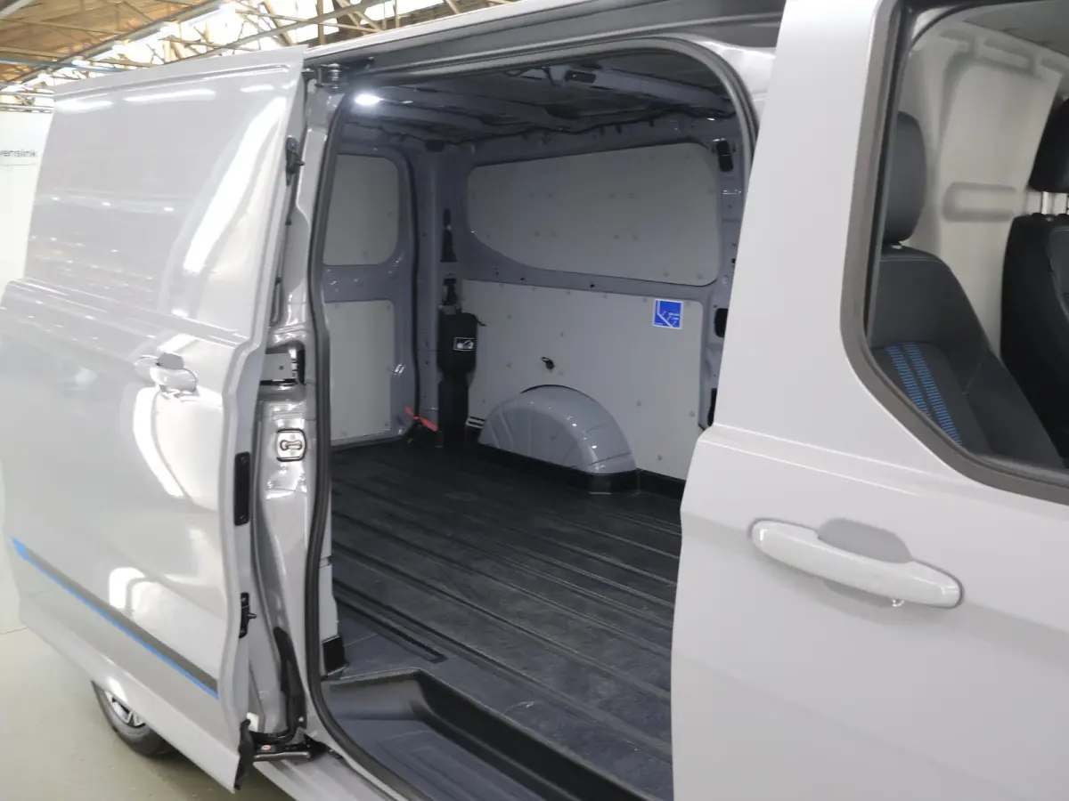 320 | L2 H1 | SPORT | 2-ZITS | LED KOPLAMPEN | ADAPTIVE CRUISE CONTROL | NAVIGATIE | ACHTERUITRIJCAMERA | STOELVERWARMING | STUURWIELVERWARMING | CLIMATE CONTROL | BOM VOL IN OPTIES