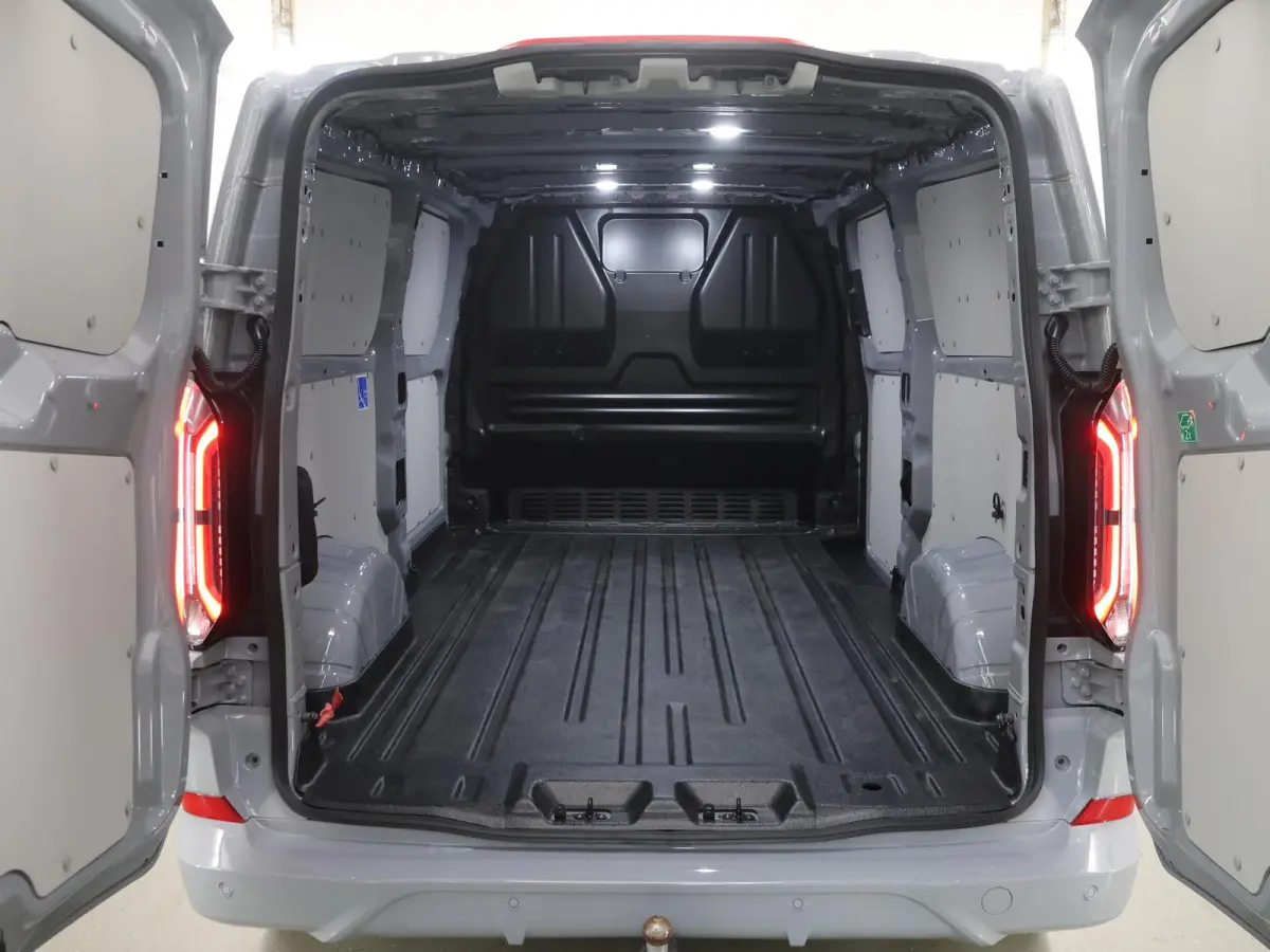 320 | L2 H1 | SPORT | 2-ZITS | LED KOPLAMPEN | ADAPTIVE CRUISE CONTROL | NAVIGATIE | ACHTERUITRIJCAMERA | STOELVERWARMING | STUURWIELVERWARMING | CLIMATE CONTROL | BOM VOL IN OPTIES