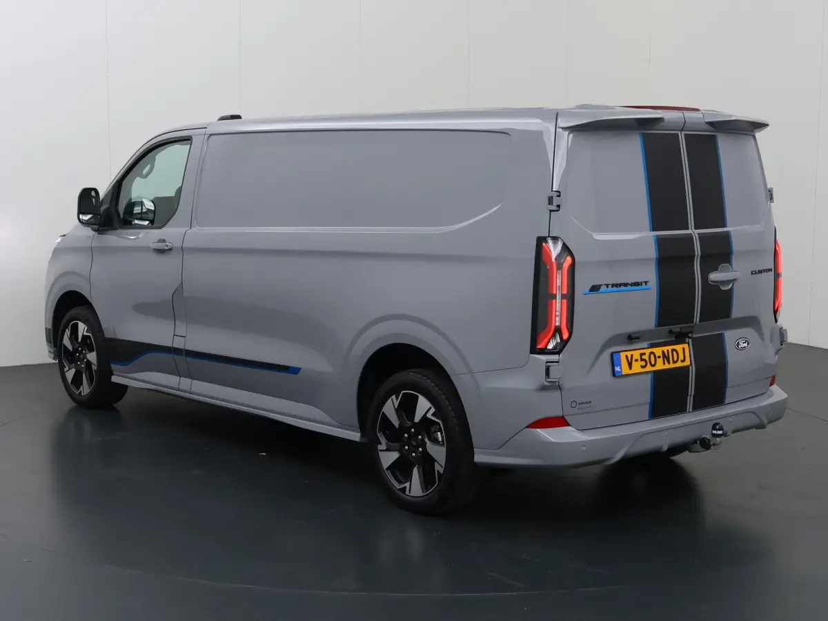 320 | L2 H1 | SPORT | 2-ZITS | LED KOPLAMPEN | ADAPTIVE CRUISE CONTROL | NAVIGATIE | ACHTERUITRIJCAMERA | STOELVERWARMING | STUURWIELVERWARMING | CLIMATE CONTROL | BOM VOL IN OPTIES