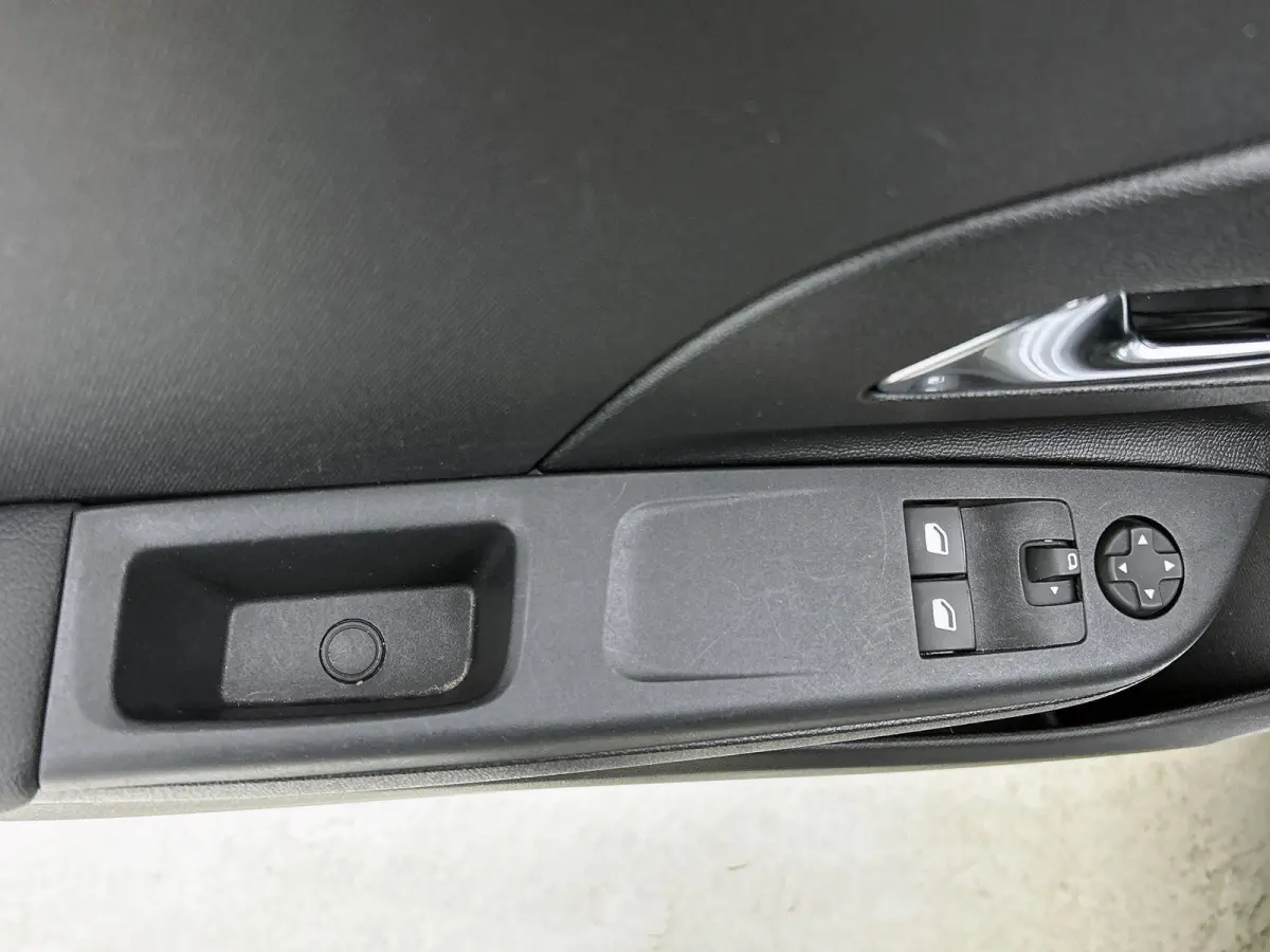 1.2 Edition | Apple Carplay/Android Auto | Licht & Regen Sensoren | Lichtmetalen Velgen