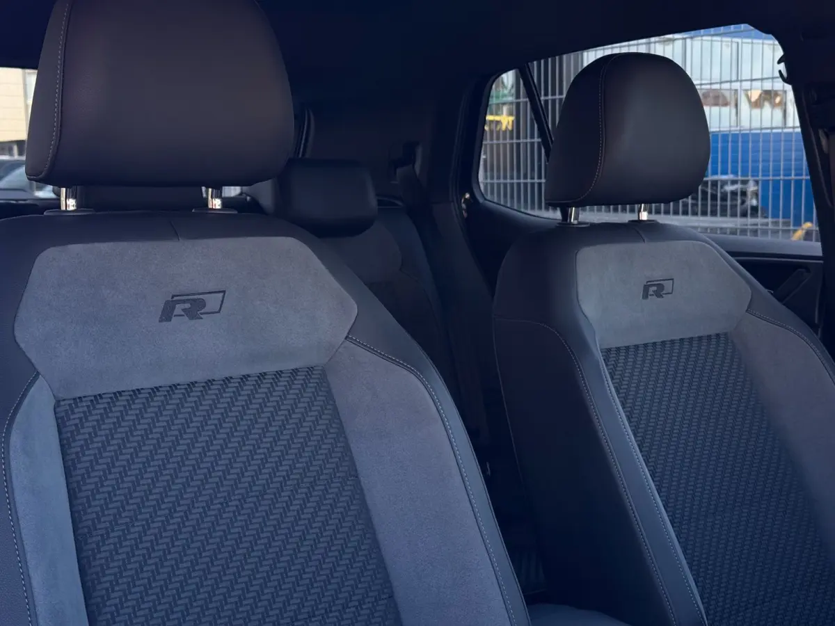 1.0 TSI Style Business R / 3x R-LINE / Carplay / Dodehoek / Camera / Led / Keyless / ACC / Lane Assist /