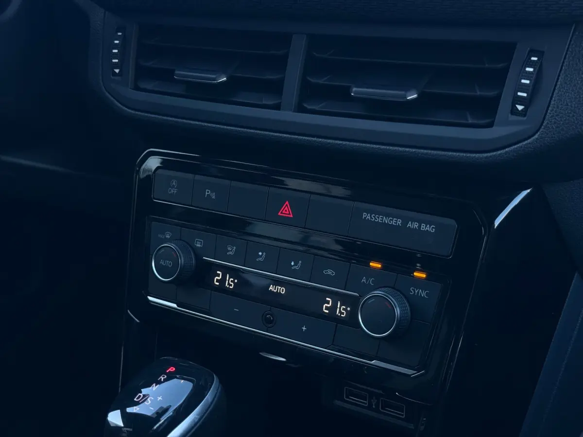 1.0 TSI Style Business R / 3x R-LINE / Carplay / Dodehoek / Camera / Led / Keyless / ACC / Lane Assist /
