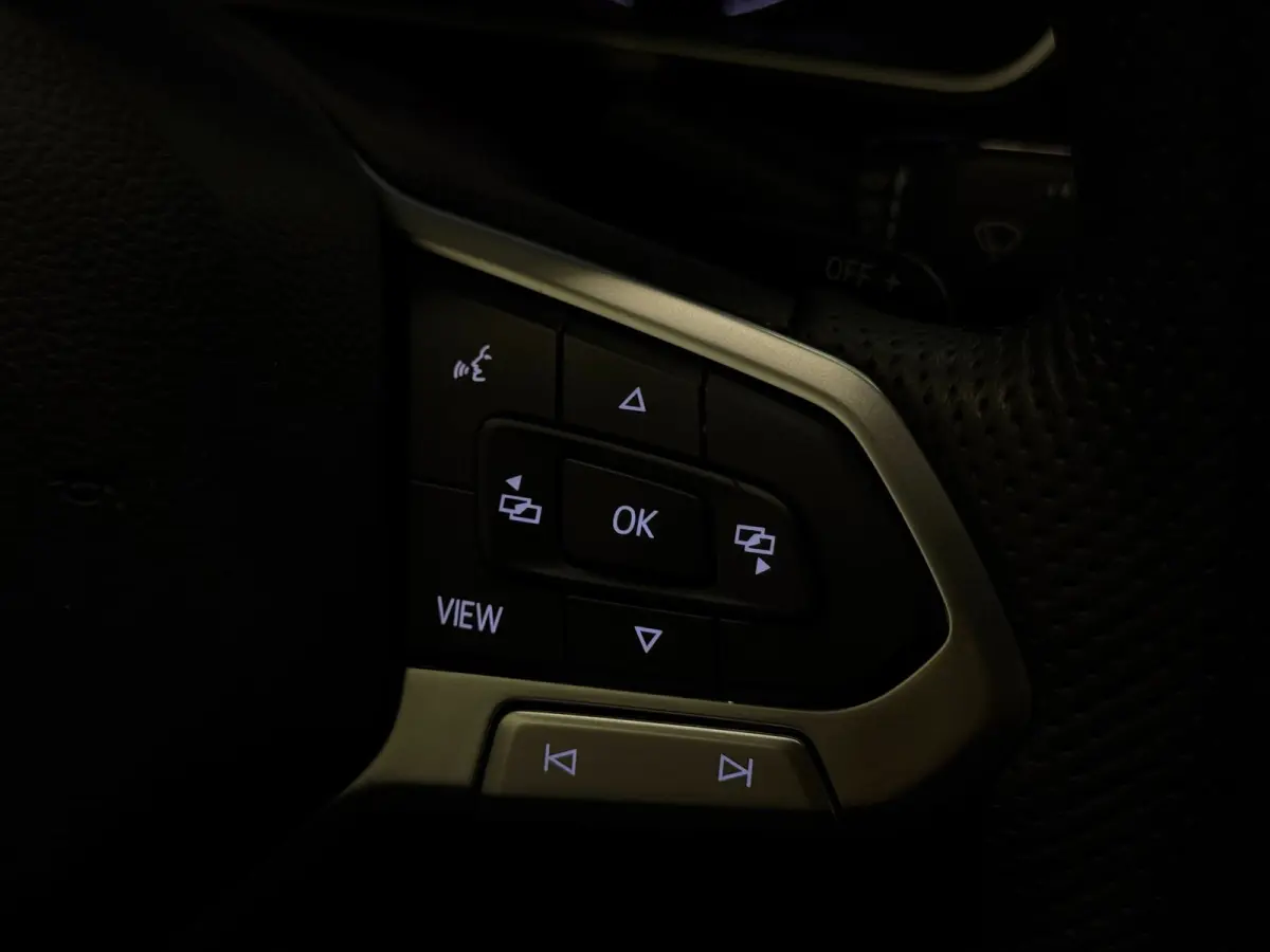 1.0 TSI Style Business R / 3x R-LINE / Carplay / Dodehoek / Camera / Led / Keyless / ACC / Lane Assist /