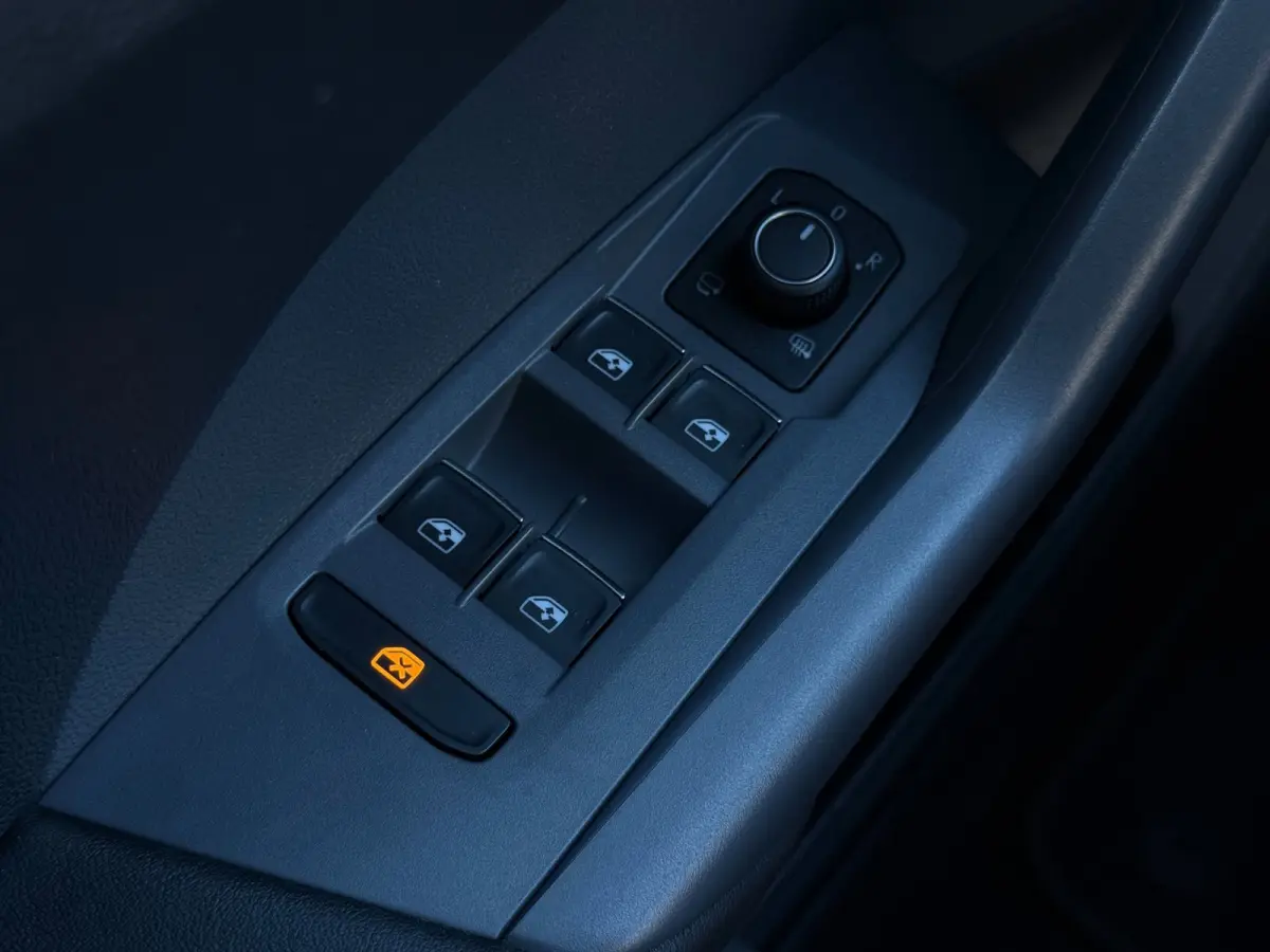 1.0 TSI Style Business R / 3x R-LINE / Carplay / Dodehoek / Camera / Led / Keyless / ACC / Lane Assist /
