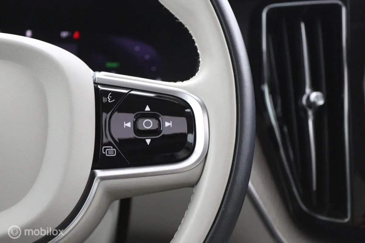 2.0 T6 Plug-in hybrid AWD Plus Bright | Trekhaak | Pilot Assist | Pano | Stoel- Stuurverwarming | Achterbank verwarmd |