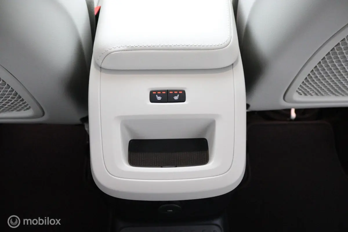 2.0 T6 Plug-in hybrid AWD Plus Bright | Trekhaak | Pilot Assist | Pano | Stoel- Stuurverwarming | Achterbank verwarmd |