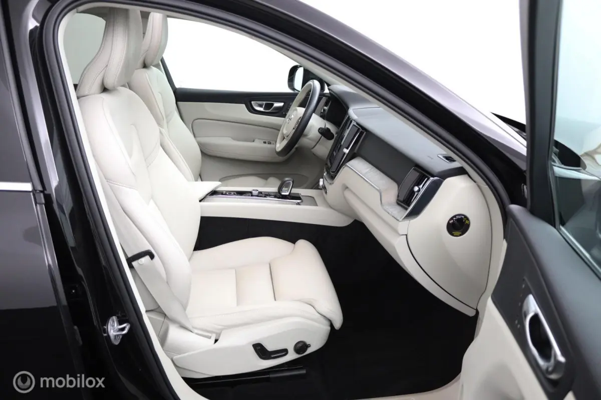 2.0 T6 Plug-in hybrid AWD Plus Bright | Trekhaak | Pilot Assist | Pano | Stoel- Stuurverwarming | Achterbank verwarmd |