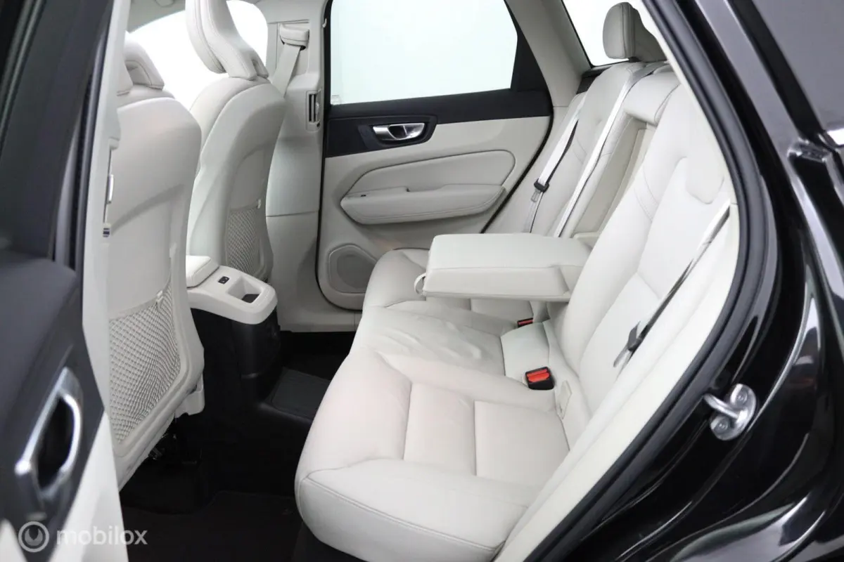 2.0 T6 Plug-in hybrid AWD Plus Bright | Trekhaak | Pilot Assist | Pano | Stoel- Stuurverwarming | Achterbank verwarmd |
