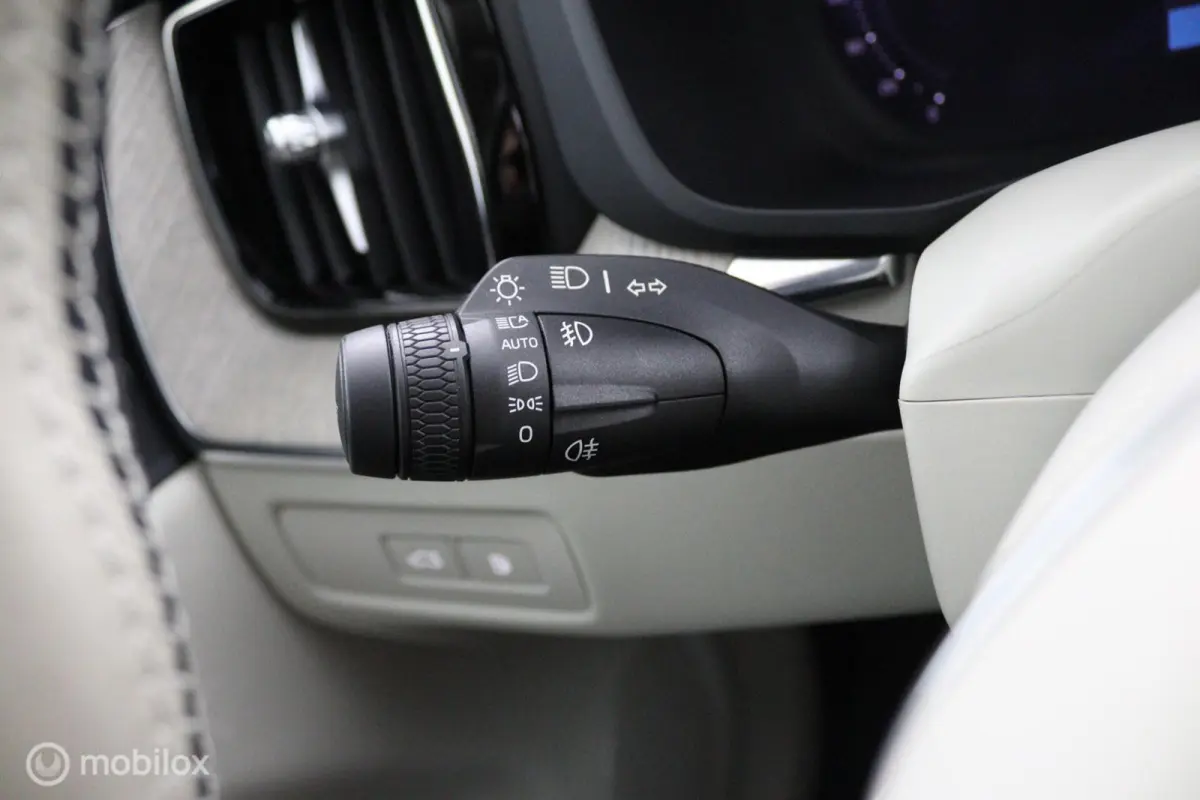 2.0 T6 Plug-in hybrid AWD Plus Bright | Trekhaak | Pilot Assist | Pano | Stoel- Stuurverwarming | Achterbank verwarmd |