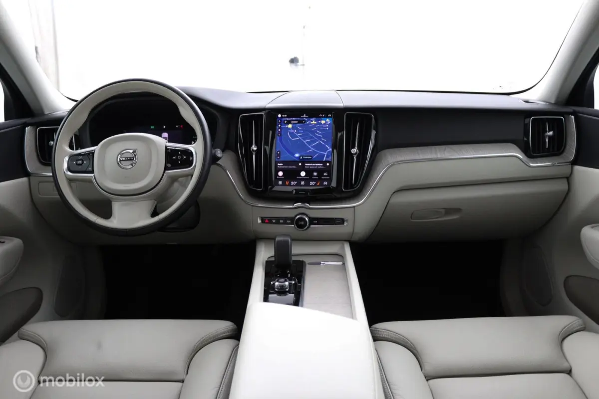 2.0 T6 Plug-in hybrid AWD Plus Bright | Trekhaak | Pilot Assist | Pano | Stoel- Stuurverwarming | Achterbank verwarmd |