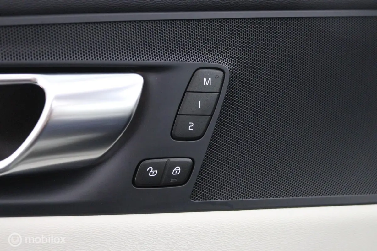 2.0 T6 Plug-in hybrid AWD Plus Bright | Trekhaak | Pilot Assist | Pano | Stoel- Stuurverwarming | Achterbank verwarmd |
