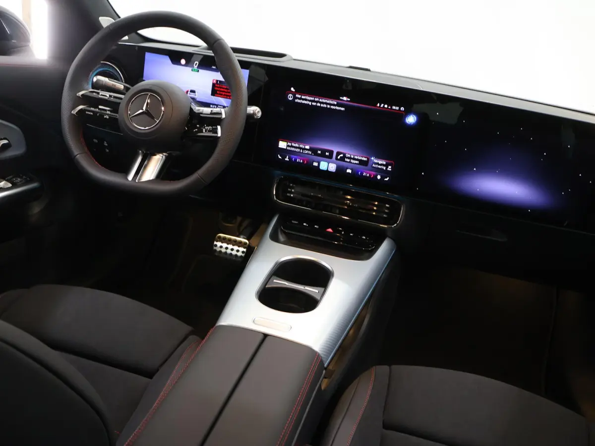 180 Business Solution AMG | Night | Burmester | Panoramadak  | AMG-line Plus | Premium Plus | Trekhaak | Massagestoelen |