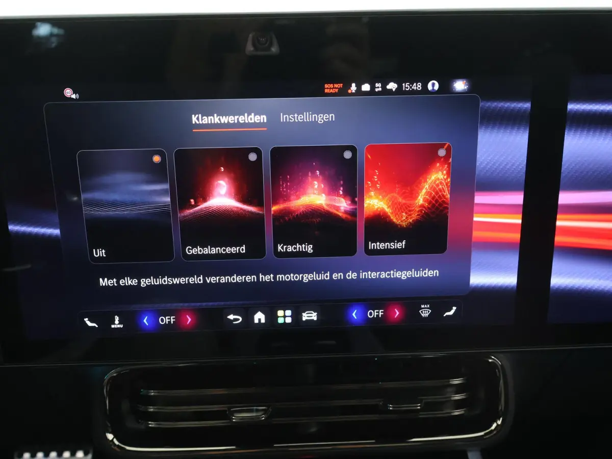 180 Business Solution AMG | Premium Pakket | 19"LM velgen | Superscreen | Panoramadak | Night Pakket | Sportstoelen |
