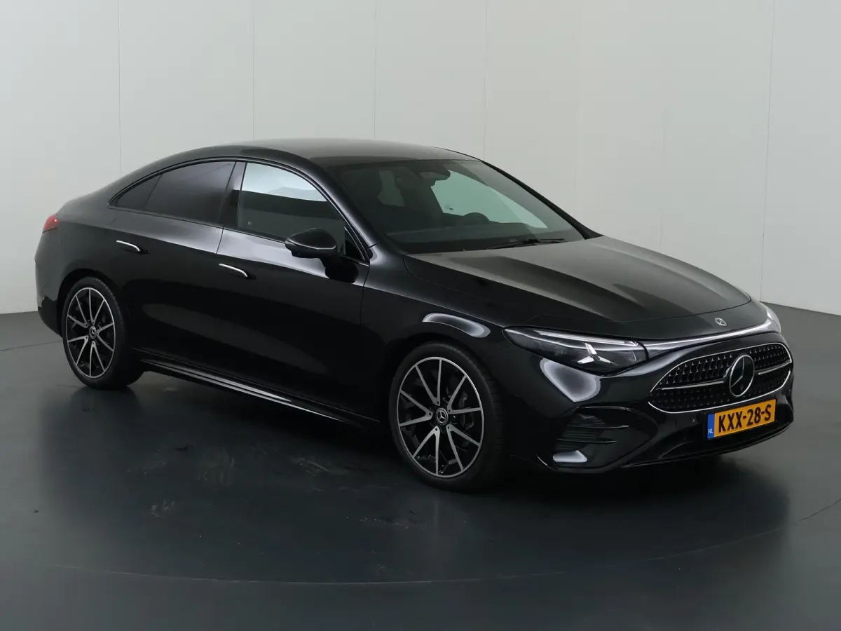 180 Business Solution AMG | Premium Pakket | 19"LM velgen | Superscreen | Panoramadak | Night Pakket | Sportstoelen |