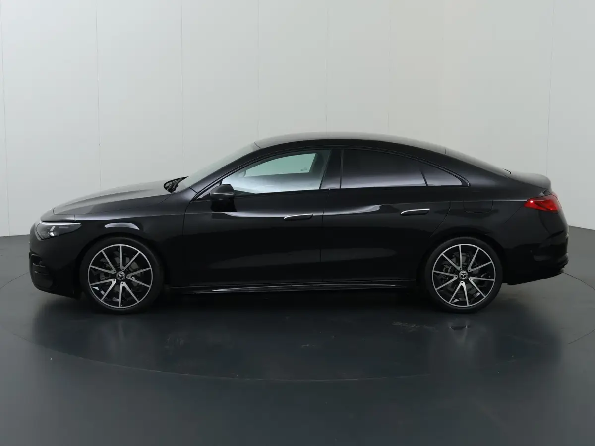 180 Business Solution AMG | Premium Pakket | 19"LM velgen | Superscreen | Panoramadak | Night Pakket | Sportstoelen |