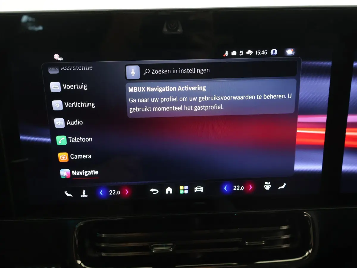180 Business Solution AMG | Premium Pakket | 19"LM velgen | Superscreen | Panoramadak | Night Pakket | Sportstoelen |