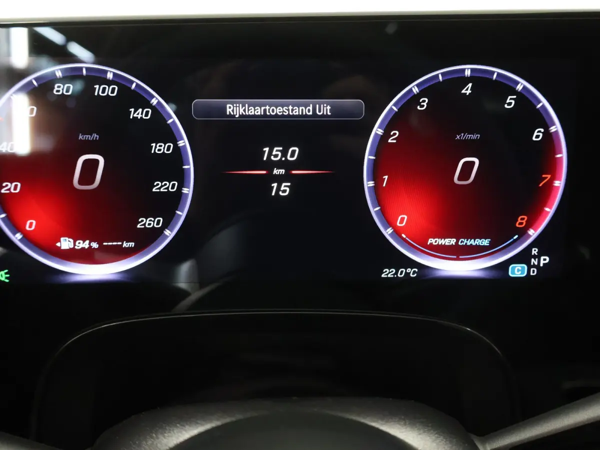 180 Business Solution AMG | Premium Pakket | 19"LM velgen | Superscreen | Panoramadak | Night Pakket | Sportstoelen |