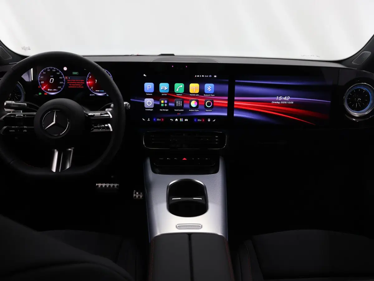 180 Business Solution AMG | Premium Pakket | 19"LM velgen | Superscreen | Panoramadak | Night Pakket | Sportstoelen |