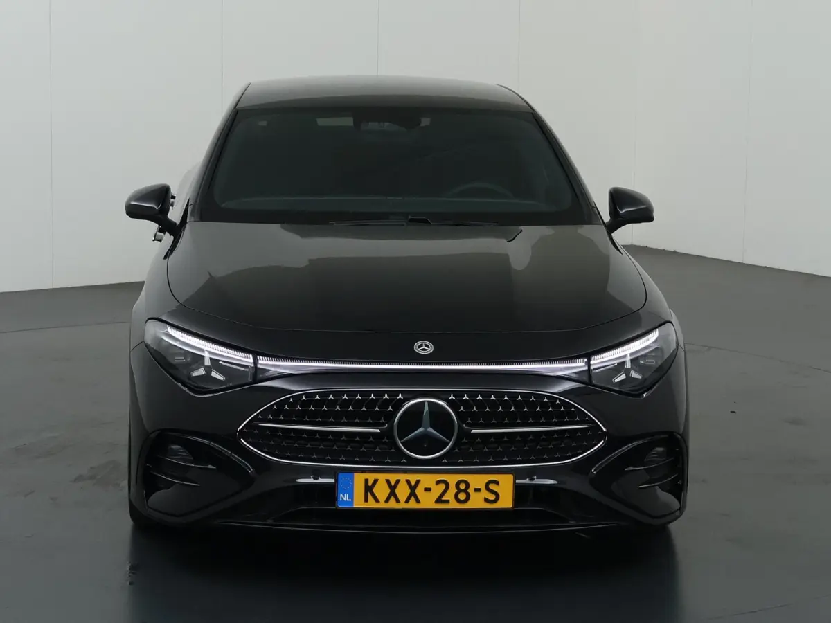 180 Business Solution AMG | Premium Pakket | 19"LM velgen | Superscreen | Panoramadak | Night Pakket | Sportstoelen |
