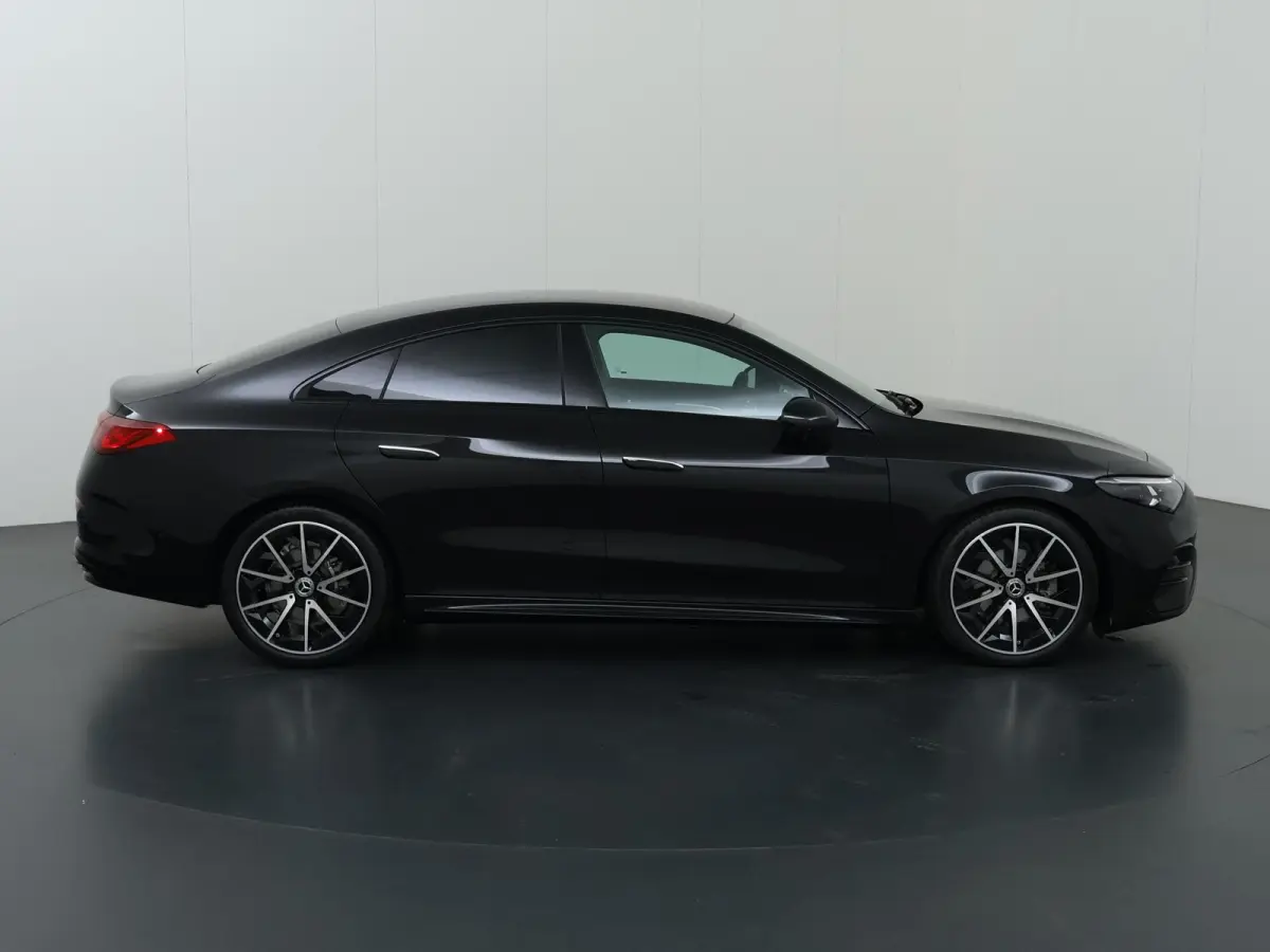 180 Business Solution AMG | Premium Pakket | 19"LM velgen | Superscreen | Panoramadak | Night Pakket | Sportstoelen |