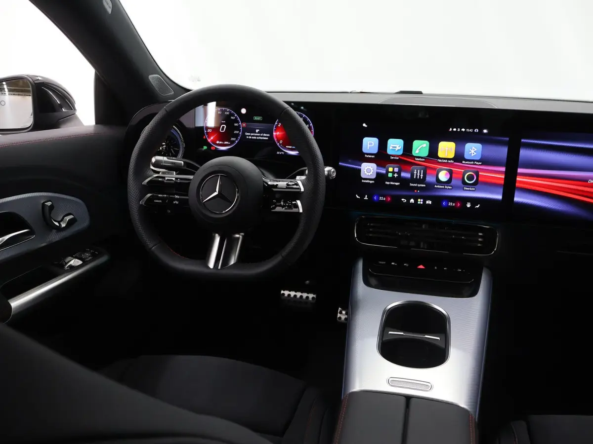180 Business Solution AMG | Premium Pakket | 19"LM velgen | Superscreen | Panoramadak | Night Pakket | Sportstoelen |