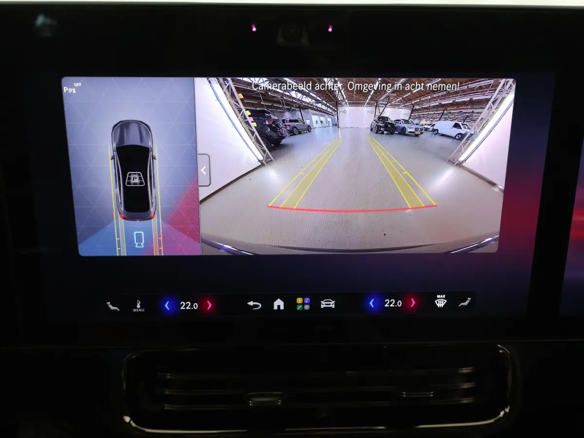 180 Business Solution AMG | Premium Pakket | 19"LM velgen | Superscreen | Panoramadak | Night Pakket | Sportstoelen |