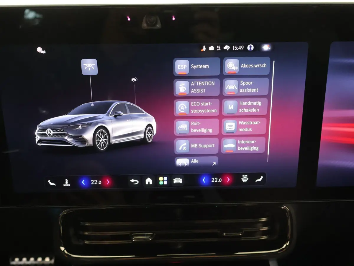 180 Business Solution AMG | Premium Pakket | 19"LM velgen | Superscreen | Panoramadak | Night Pakket | Sportstoelen |