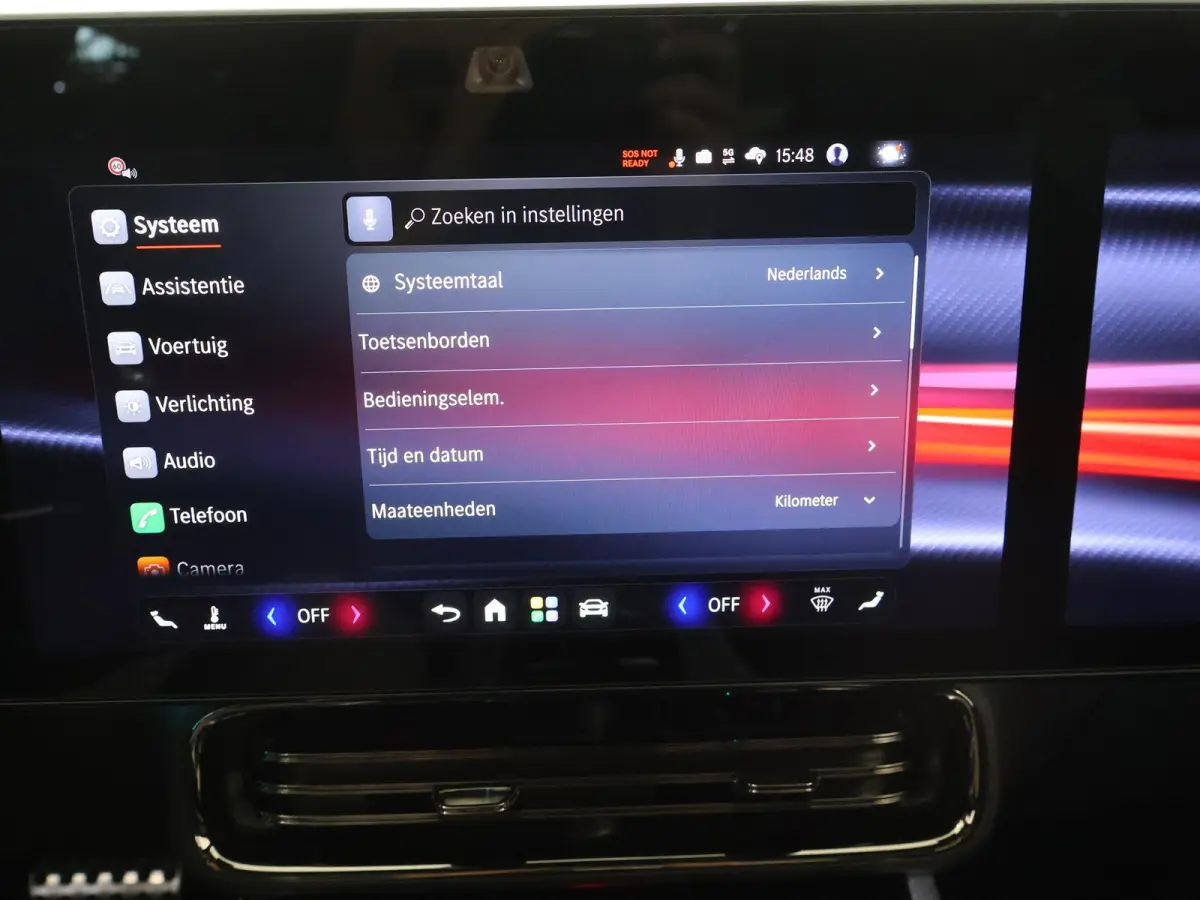 180 Business Solution AMG | Premium Pakket | 19"LM velgen | Superscreen | Panoramadak | Night Pakket | Sportstoelen |