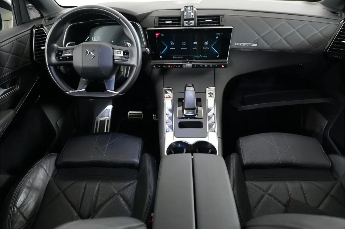 E-Tense 300 pk 4x4 | Pano | Leder | Massage | Nachtzicht | Stl. verw. | Camera 360 | El. klep | Premium Audio |
