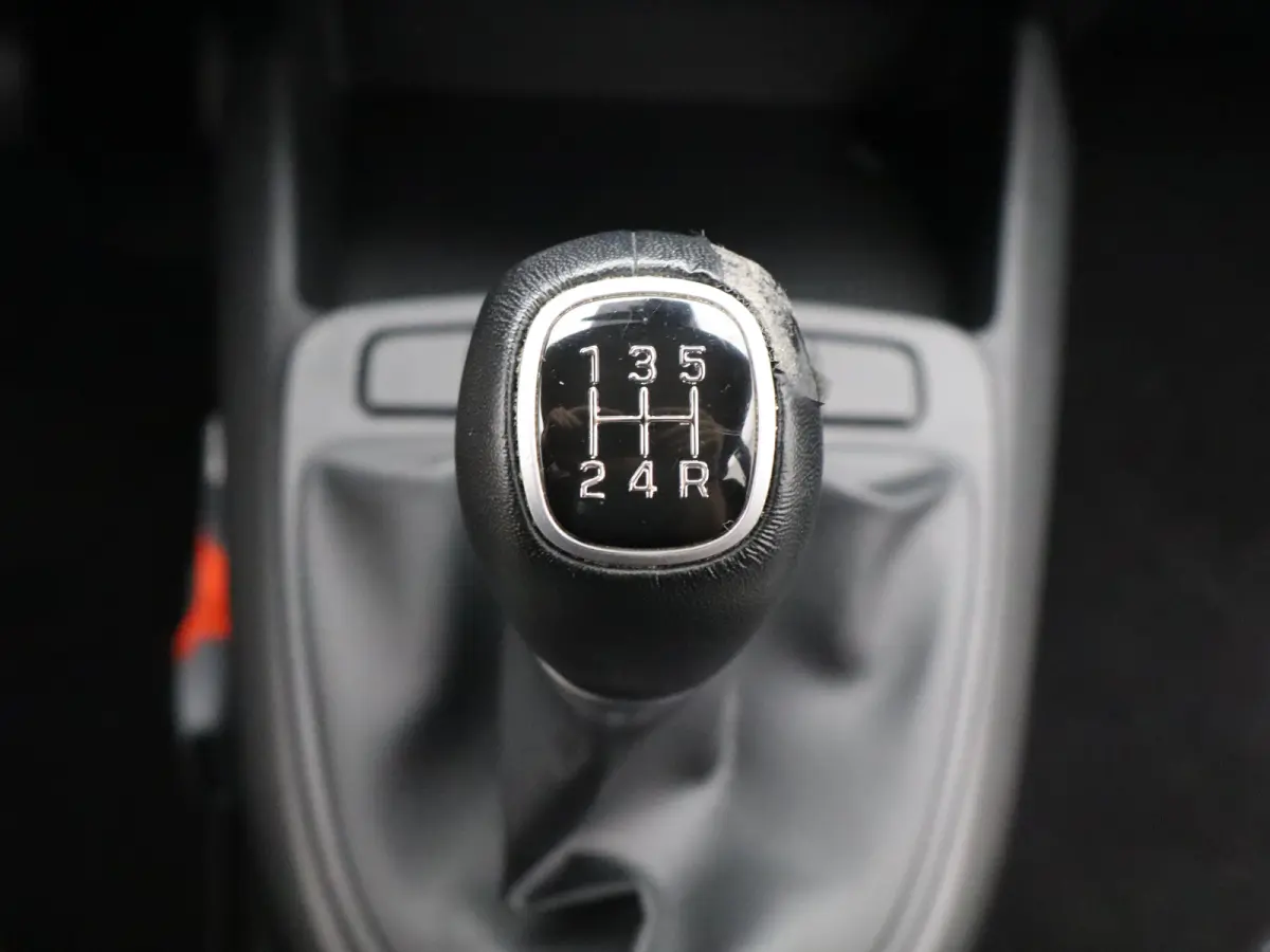 1.0 Comfort | Alarm klasse 1(startblokkering) | Apple Carplay/Android Auto|telefoonintegratie premium | Armsteun voor