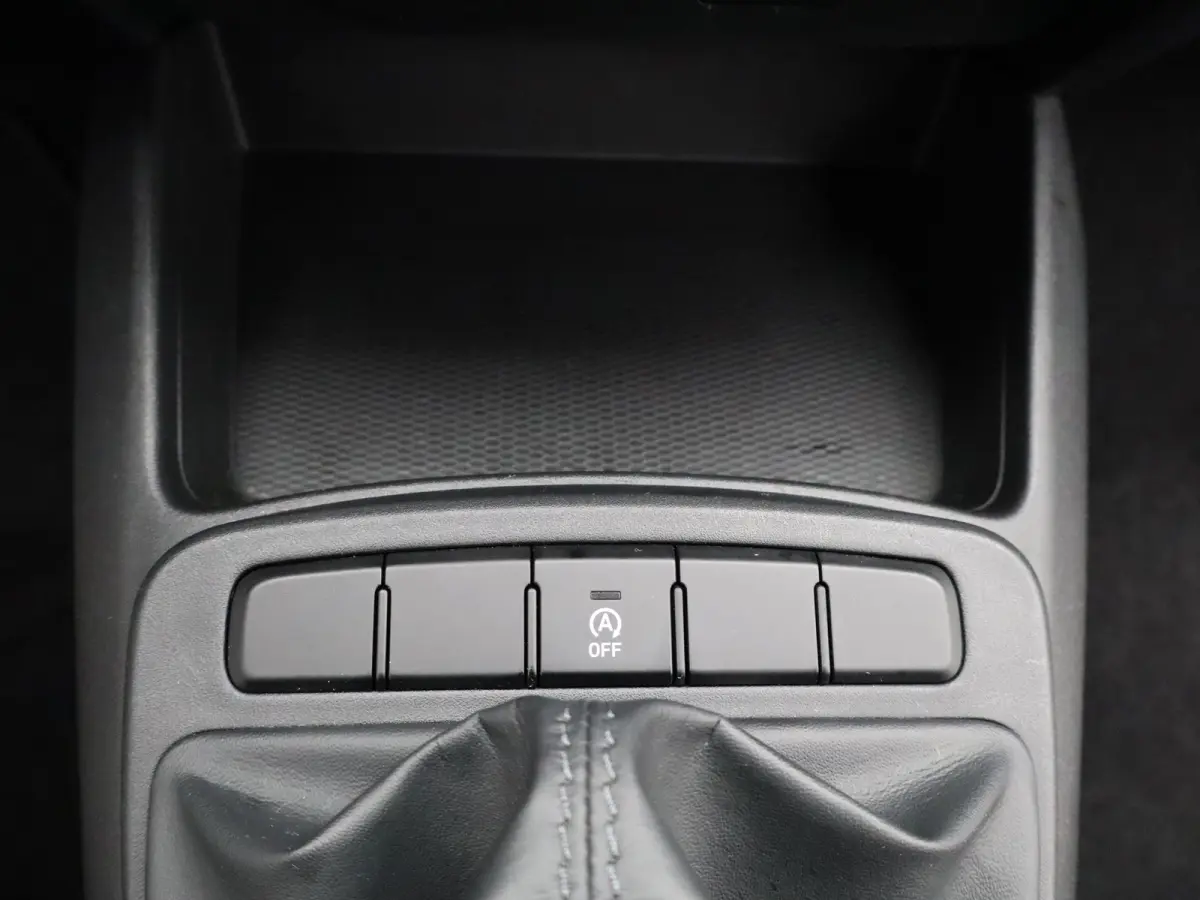 1.0 Comfort | Alarm klasse 1(startblokkering) | Apple Carplay/Android Auto|telefoonintegratie premium | Armsteun voor
