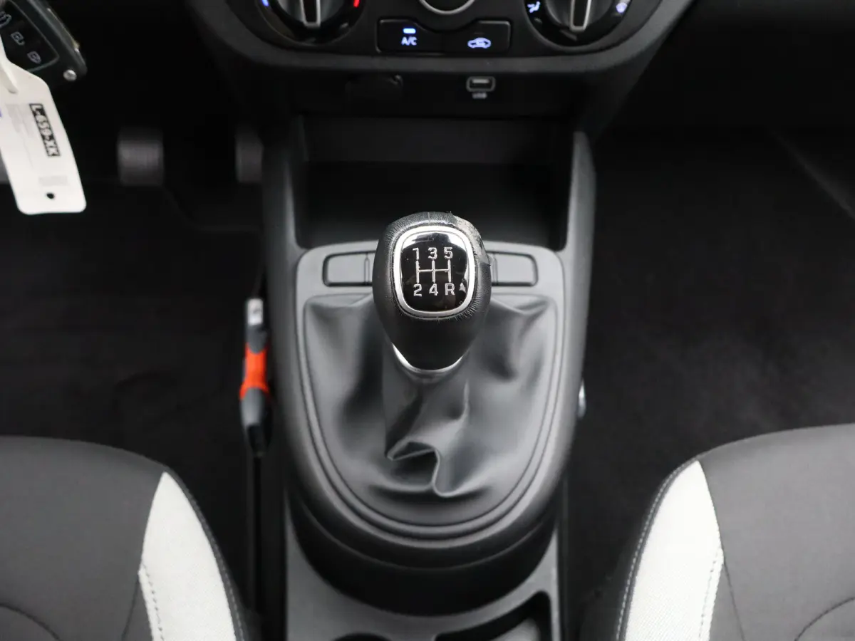 1.0 Comfort | Alarm klasse 1(startblokkering) | Apple Carplay/Android Auto|telefoonintegratie premium | Armsteun voor