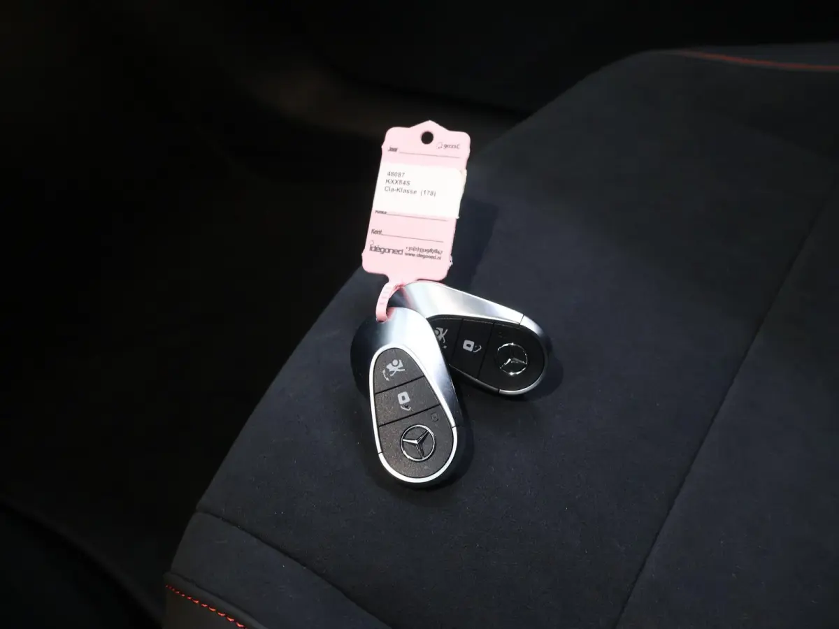 180 Business Solution AMG | Panoramadak | Stoelverwarming | Dodehoekassistent | Achteruitrijcamera |
