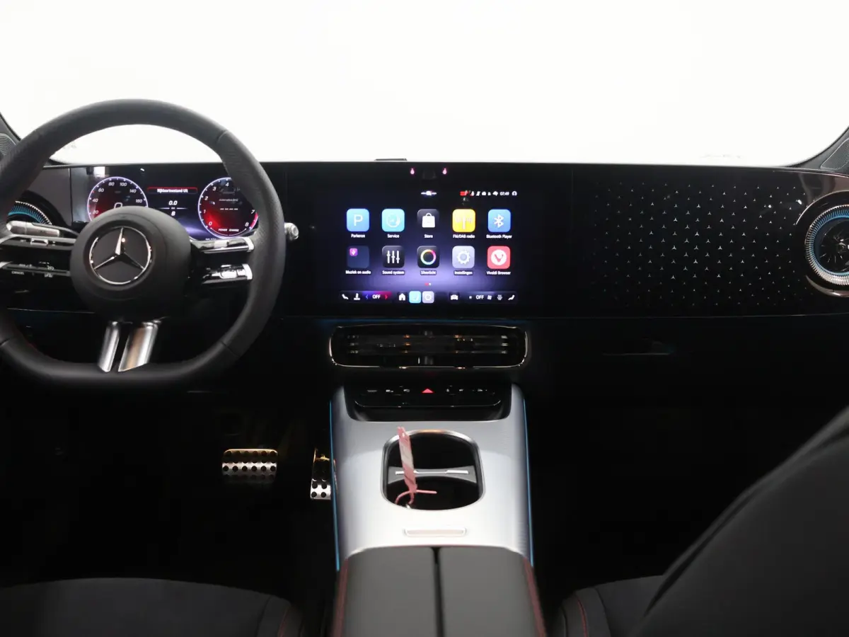 180 Business Solution AMG | Panoramadak | Stoelverwarming | Dodehoekassistent | Achteruitrijcamera |