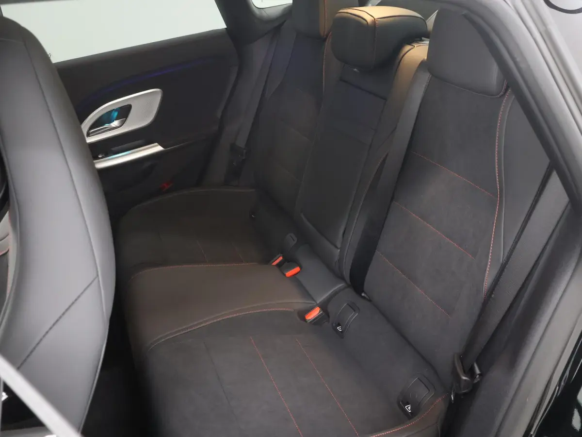 180 Business Solution AMG | Panoramadak | Stoelverwarming | Dodehoekassistent | Achteruitrijcamera |