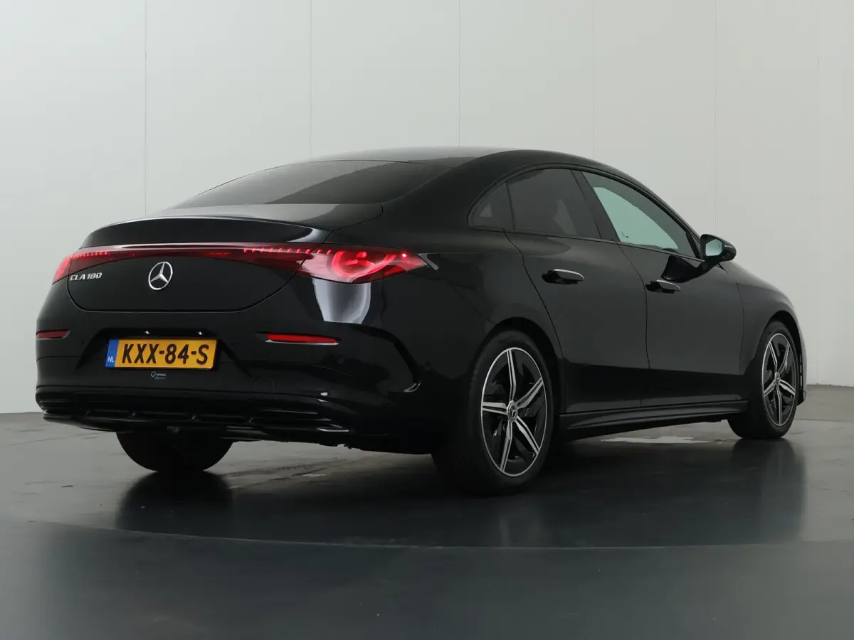 180 Business Solution AMG | Panoramadak | Stoelverwarming | Dodehoekassistent | Achteruitrijcamera |