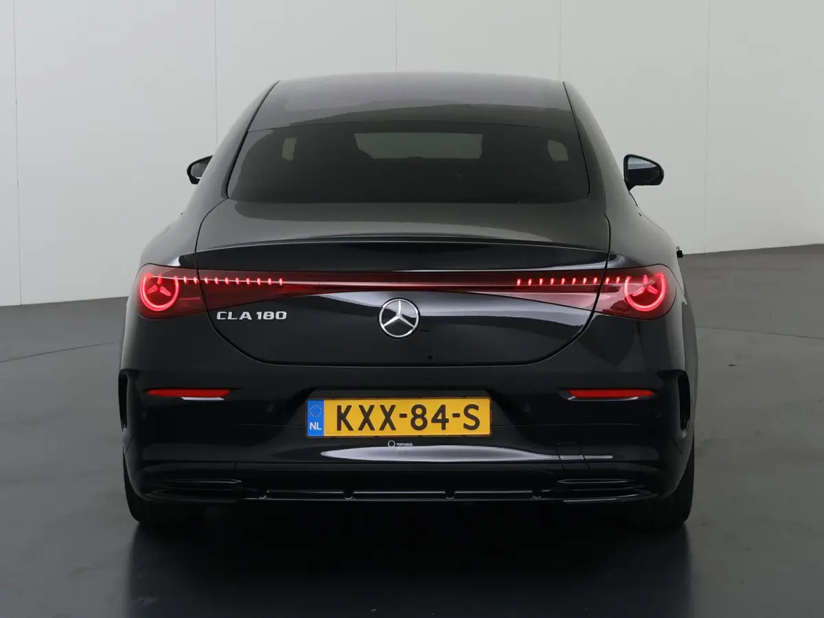 180 Business Solution AMG | Panoramadak | Stoelverwarming | Dodehoekassistent | Achteruitrijcamera |