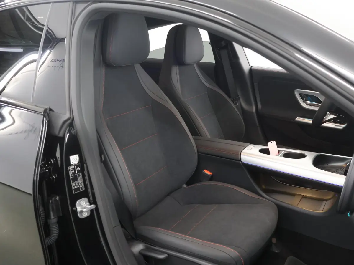 180 Business Solution AMG | Panoramadak | Stoelverwarming | Dodehoekassistent | Achteruitrijcamera |